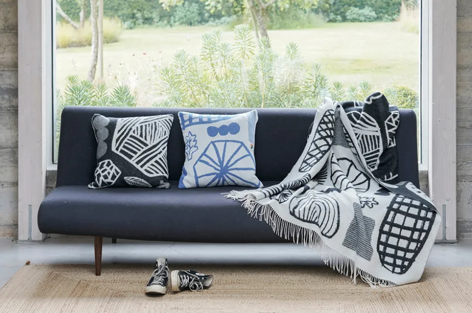 Forager Throw - Black & White